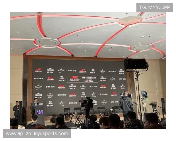 UFC 选手叫嚣全场:谁都能来!